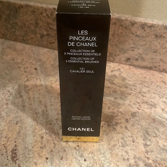 NWT Chanel Les Pinceaux De Chanel light green leather case with three brushes - Picture 3 of 16